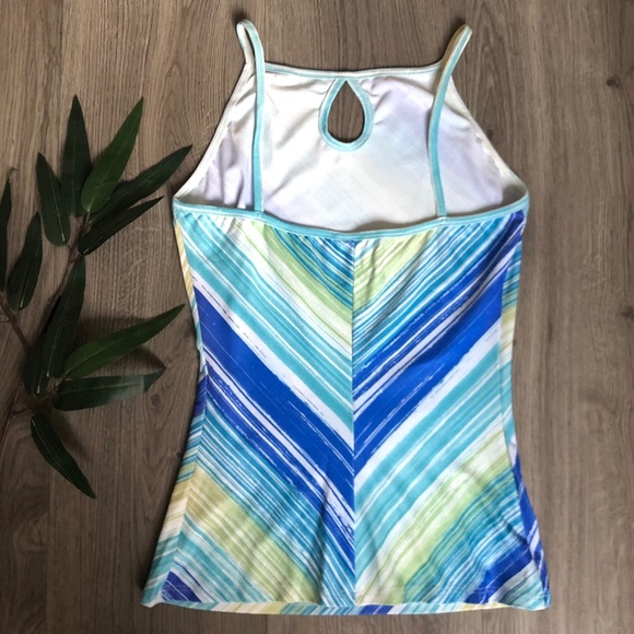 Via Moda Keyhole Cutout Tank - Picture 4 of 5